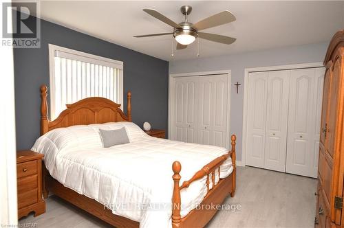 8105 Mcgregor Court, Amherstburg, ON - Indoor Photo Showing Bedroom