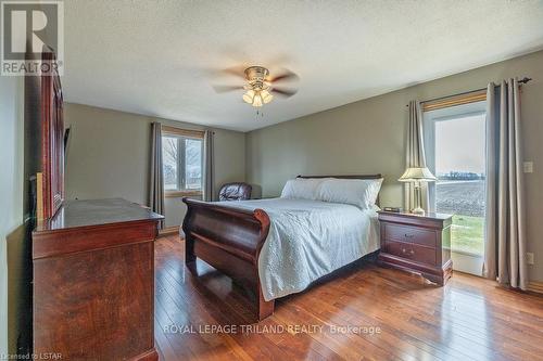 21217 Taits Road, Southwest Middlesex, ON - Indoor Photo Showing Bedroom