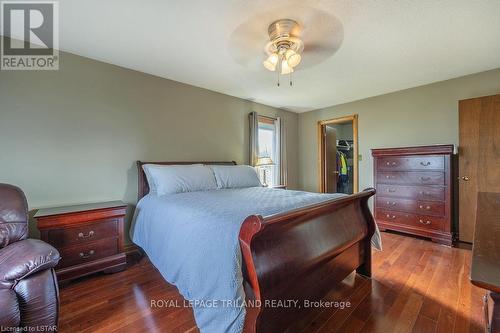 21217 Taits Road, Southwest Middlesex, ON - Indoor Photo Showing Bedroom