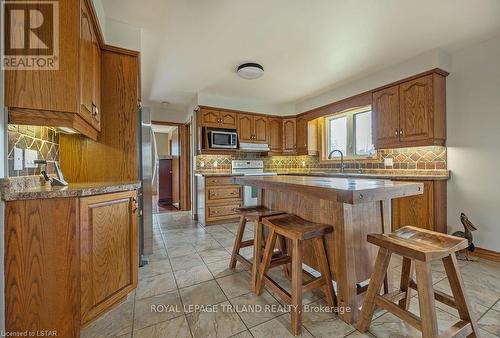 21217 Taits Road, Southwest Middlesex, ON - Indoor Photo Showing Kitchen