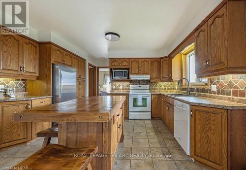 21217 Taits Road, Southwest Middlesex, ON - Indoor Photo Showing Kitchen