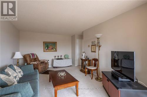 902 - 135 Baseline Road W, London, ON - Indoor Photo Showing Living Room