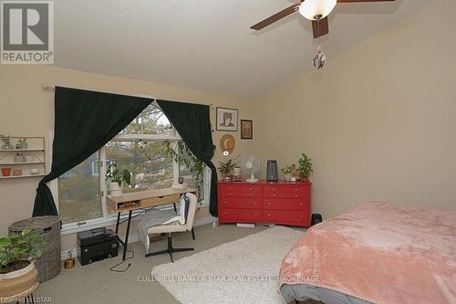 11 - 40 Ontario Street S, Lambton Shores, ON - Indoor Photo Showing Bedroom