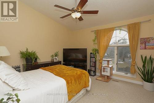 11 - 40 Ontario Street S, Lambton Shores, ON - Indoor Photo Showing Bedroom