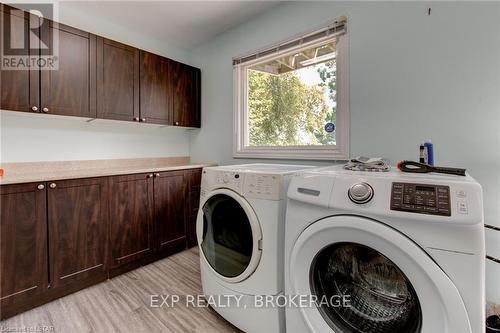 1075 Pond View Road, London, ON - Indoor Photo Showing Laundry Room