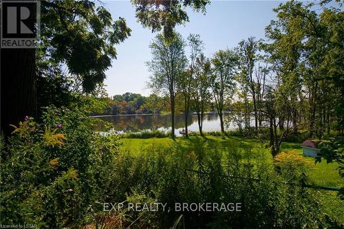 1075 Pond View Road, London, ON - Outdoor