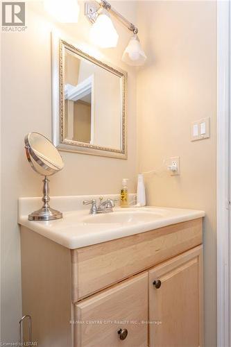 201 - 440 Wellington Street, St. Thomas, ON - Indoor Photo Showing Bathroom