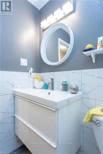 201 - 440 Wellington Street, St. Thomas, ON - Indoor Photo Showing Bathroom