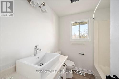 22268 Adelaide Street, Strathroy-Caradoc, ON - Indoor Photo Showing Bathroom
