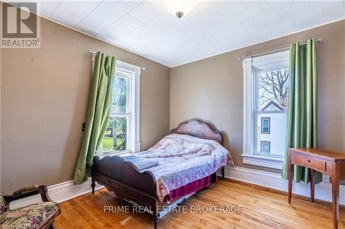 137 Main Street E, Chatham-Kent, ON - Indoor Photo Showing Bedroom
