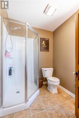 137 Main Street E, Chatham-Kent, ON - Indoor Photo Showing Bathroom