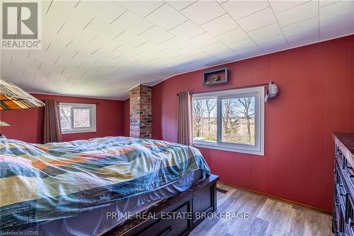137 Main Street E, Chatham-Kent, ON - Indoor Photo Showing Bedroom