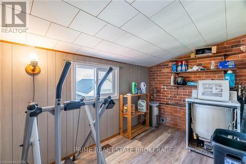 137 Main Street E, Chatham-Kent, ON - Indoor Photo Showing Gym Room