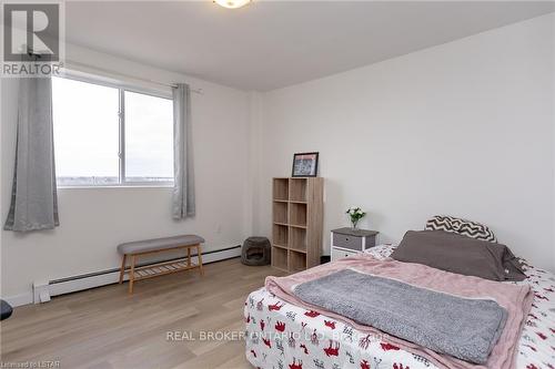 1010 - 583 Mornington Avenue, London, ON - Indoor Photo Showing Bedroom