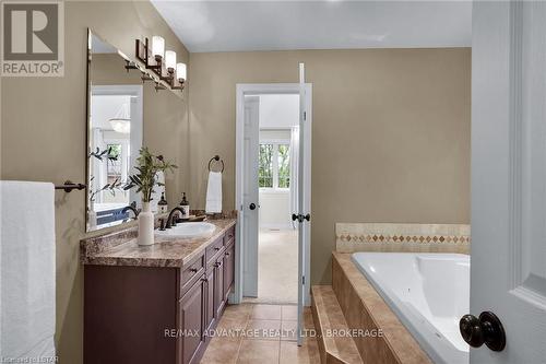 14488 Putnam Road, Malahide, ON - Indoor Photo Showing Bathroom