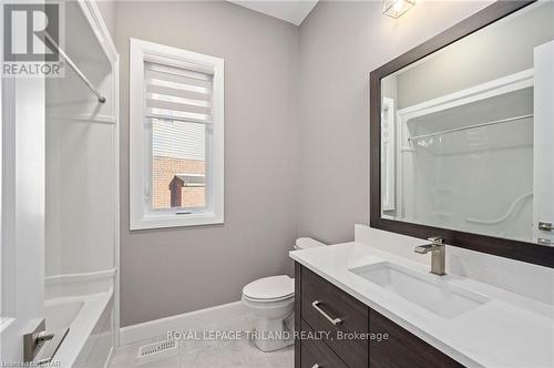 64 Acorn Trail, St. Thomas, ON - Indoor Photo Showing Bathroom