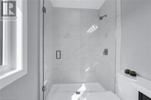 123 - 93 Stonefield Lane, Middlesex Centre, ON - Indoor Photo Showing Bathroom
