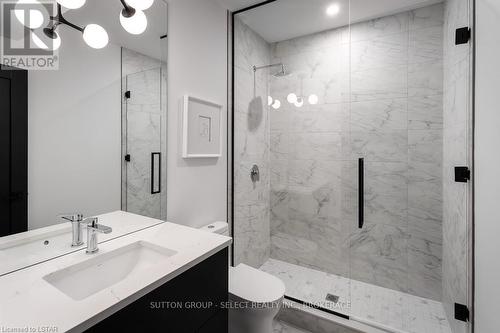 37 Crestview Drive, Middlesex Centre, ON - Indoor Photo Showing Bathroom