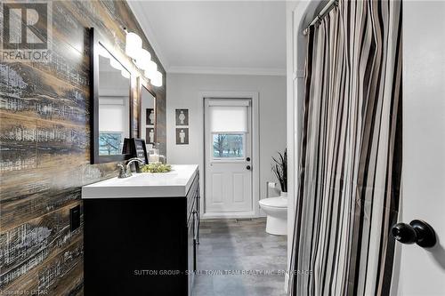213 Pryde Boulevard, South Huron, ON - Indoor Photo Showing Bathroom