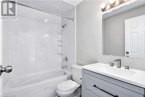 215 - 45 Pond Mills Road, London, ON - Indoor Photo Showing Bathroom