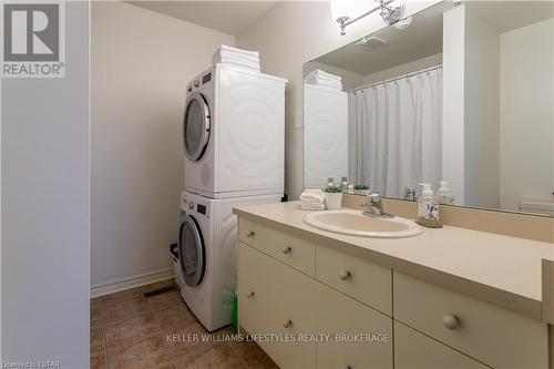 77 Cavendish Crescent, London, ON - Indoor Photo Showing Laundry Room