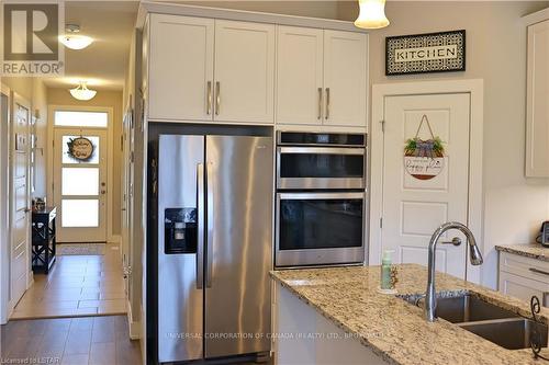 20 - 10 Mcpherson Court, Central Elgin, ON - Indoor Photo Showing Kitchen With Double Sink With Upgraded Kitchen