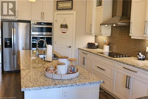 20 - 10 Mcpherson Court, Central Elgin, ON - Indoor Photo Showing Kitchen With Upgraded Kitchen