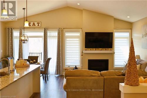 20 - 10 Mcpherson Court, St. Thomas, ON - Indoor Photo Showing Living Room With Fireplace