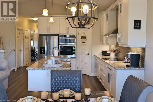 20 - 10 Mcpherson Court, Central Elgin, ON - Indoor Photo Showing Kitchen With Upgraded Kitchen