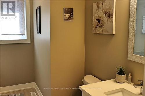 20 - 10 Mcpherson Court, St. Thomas, ON - Indoor Photo Showing Bathroom