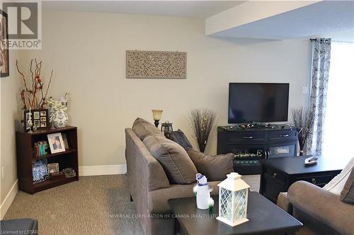20 - 10 Mcpherson Court, St. Thomas, ON - Indoor Photo Showing Living Room