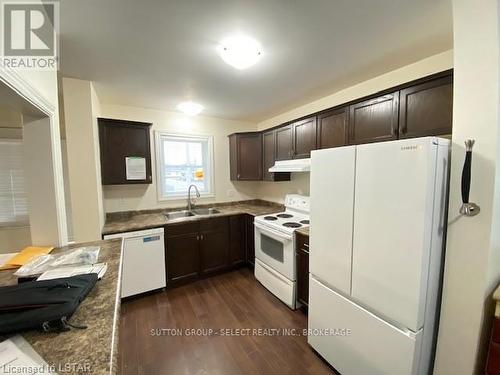 183 Springbank Dr, London, ON - Indoor Photo Showing Kitchen With Double Sink