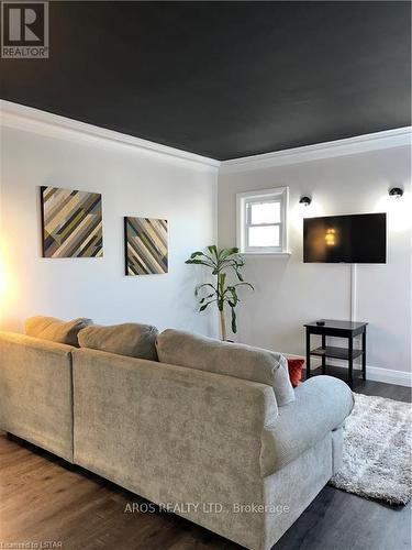 1073 Hamilton Road, London, ON - Indoor Photo Showing Living Room