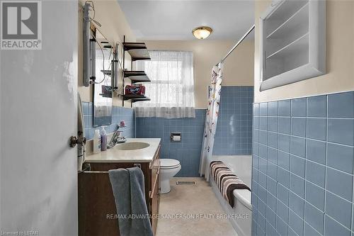 22243 Vanneck Rd, Middlesex Centre, ON - Indoor Photo Showing Bathroom