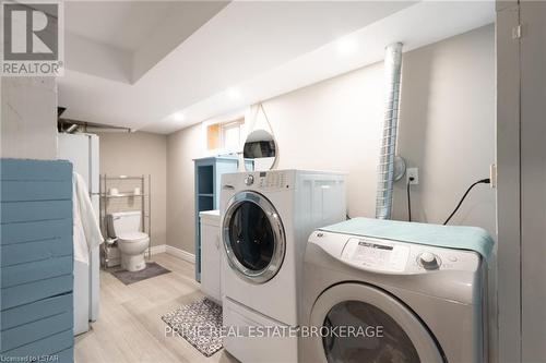 7054 Beattie Street, London, ON - Indoor Photo Showing Laundry Room