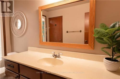 9987 Port Franks Estate Drive, Lambton Shores, ON - Indoor Photo Showing Bathroom
