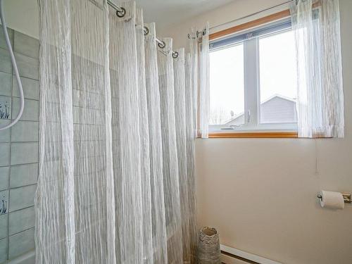 Salle de bains - 150 Rue Riendeau, Coaticook, QC - Indoor Photo Showing Bathroom