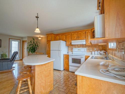 Cuisine - 150 Rue Riendeau, Coaticook, QC - Indoor Photo Showing Kitchen With Double Sink