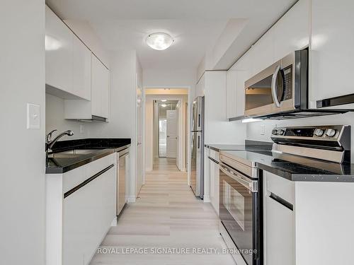 306-7 Carlton St, Toronto, ON - Indoor Photo Showing Kitchen