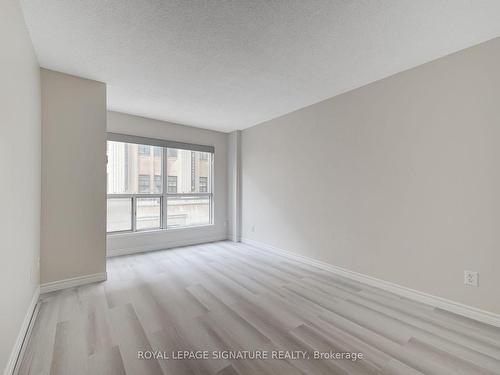 306-7 Carlton St, Toronto, ON - Indoor Photo Showing Other Room