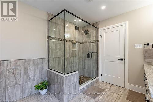 22628 Richmond Street, Middlesex Centre, ON - Indoor Photo Showing Bathroom