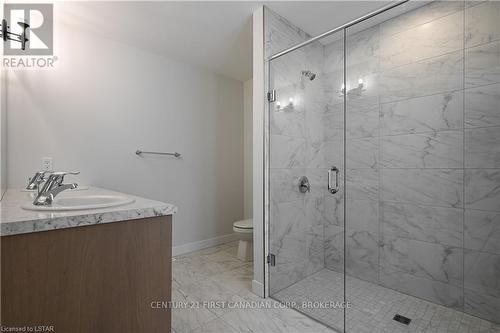 6719 Hayward Drive, London, ON - Indoor Photo Showing Bathroom
