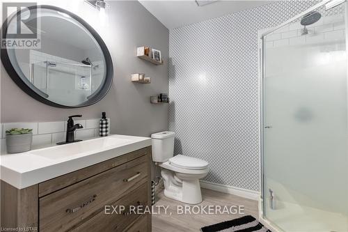 27 Robin Street, North Middlesex, ON - Indoor Photo Showing Bathroom