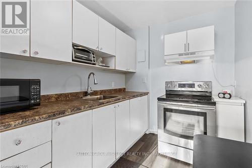 107 - 1174 Hamilton Road, London, ON - Indoor Photo Showing Kitchen