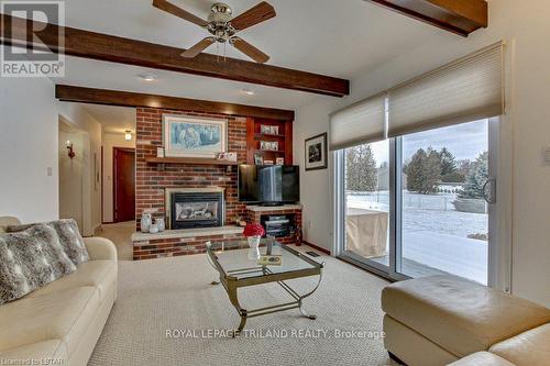 86 Lawton Street, St. Thomas, ON - Indoor Photo Showing Living Room With Fireplace