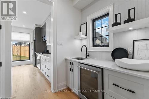 1651 Upper West Avenue Avenue, London, ON - Indoor Photo Showing Kitchen