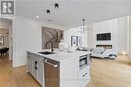 1651 Upper West Avenue Avenue, London, ON - Indoor Photo Showing Kitchen With Upgraded Kitchen