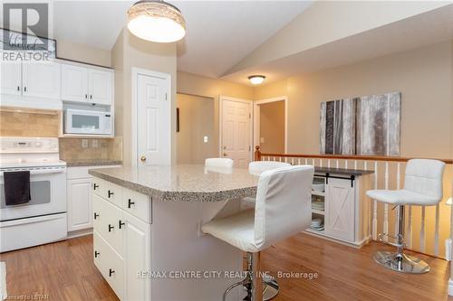 22 - 20 Windemere Place, St. Thomas, ON - Indoor Photo Showing Kitchen