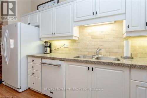 22 - 20 Windemere Place, St. Thomas, ON - Indoor Photo Showing Kitchen With Double Sink