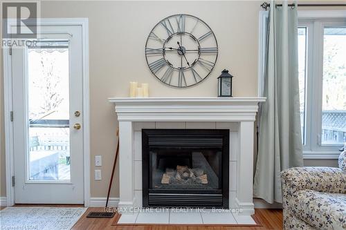 22 - 20 Windemere Place, St. Thomas, ON - Indoor Photo Showing Living Room With Fireplace